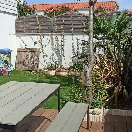 Maison Proche - Jardin - Arago 호텔